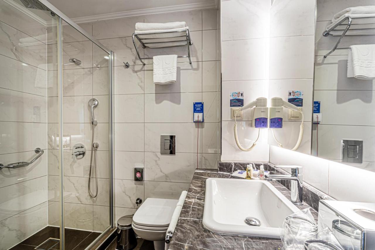 Corner Deluxe Room