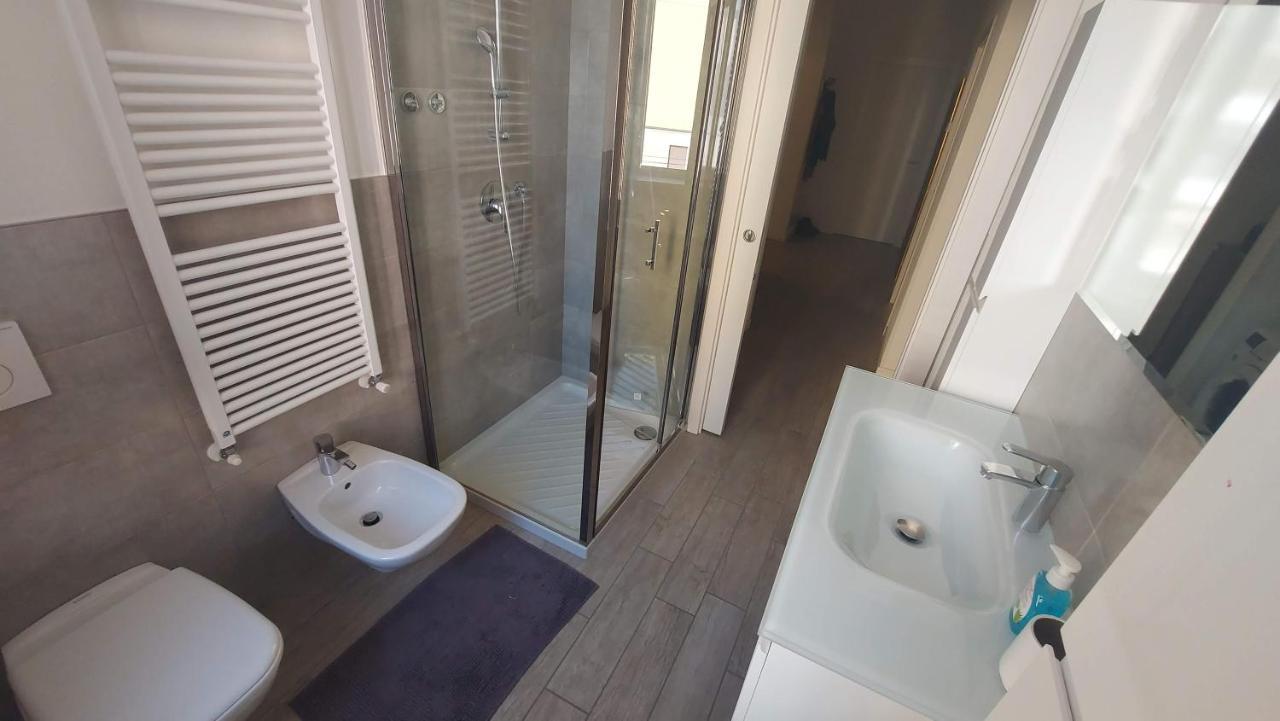 Two Twin Rooms with Private Bathroom and Shared Kitchen - Separate Building - Piazza Simoni 32