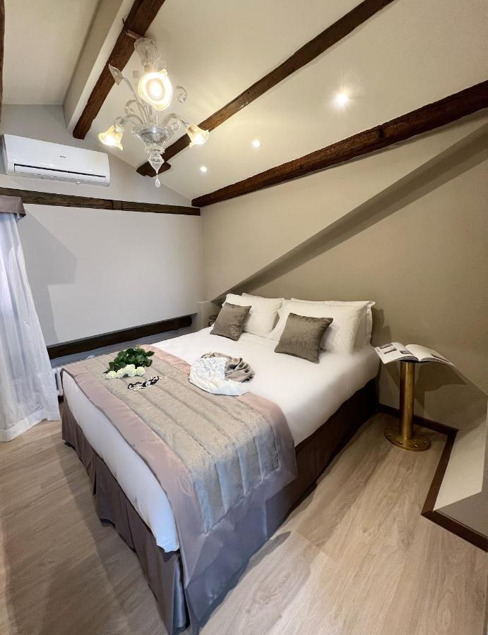 Double Room with Private External Bathroom