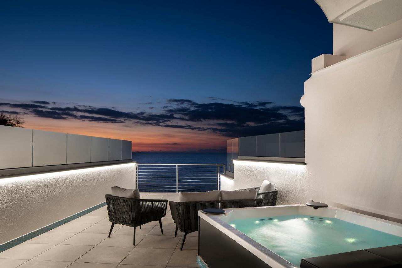 Suite with Hot Tub