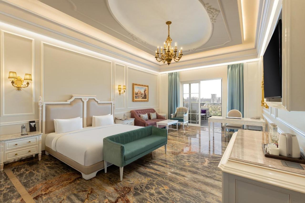 Grand Room With Terrace