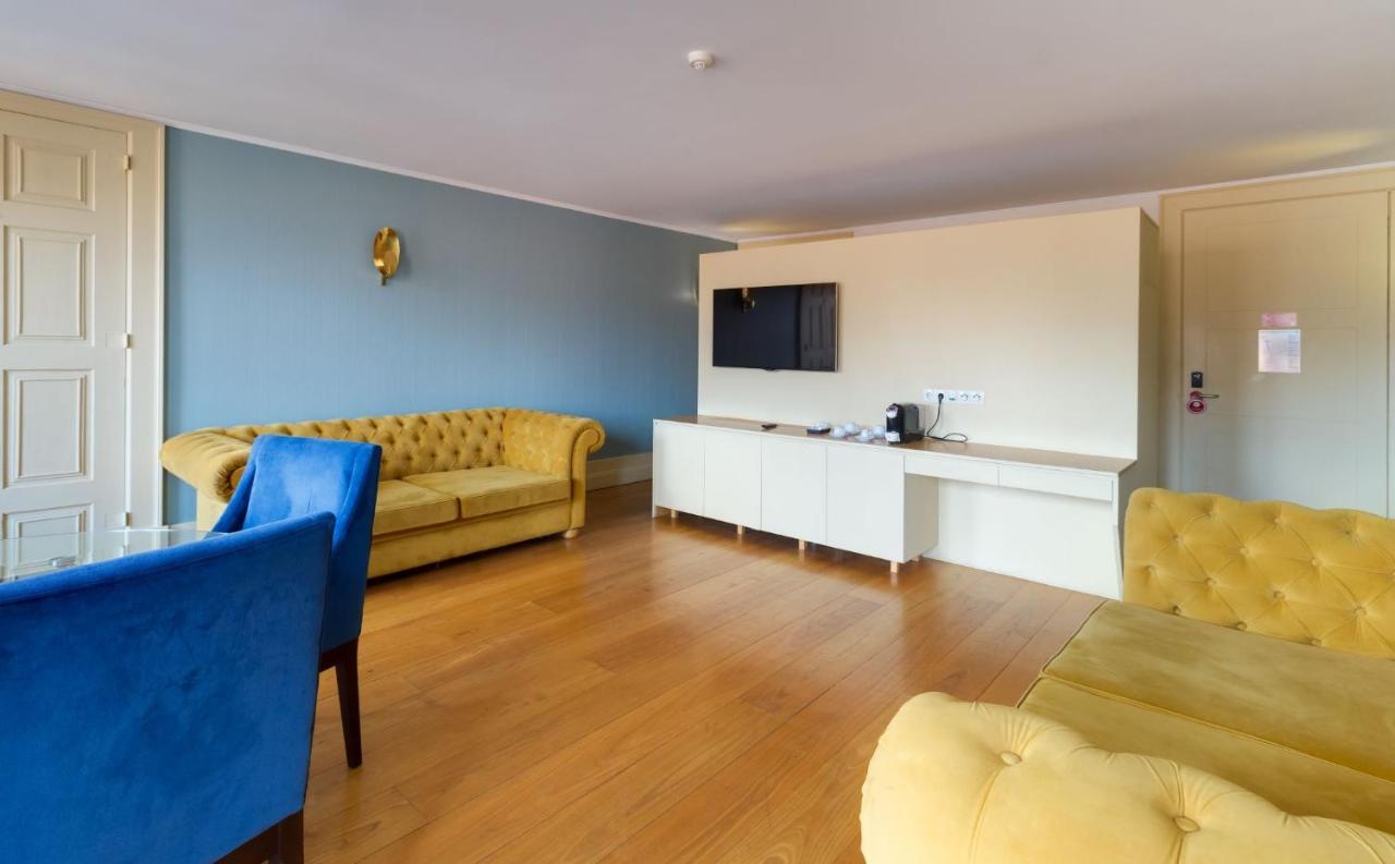 Deluxe Apartment with City View