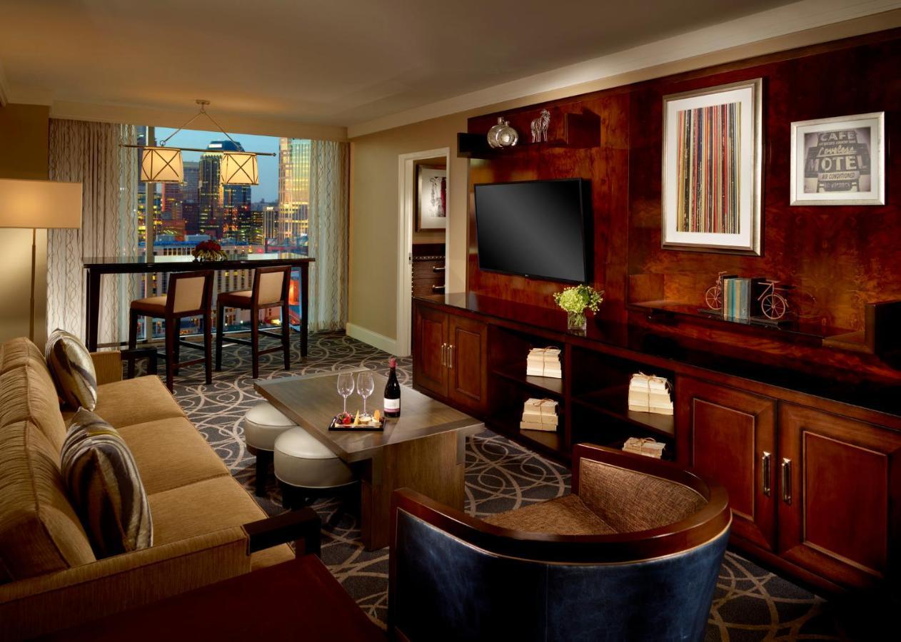 One Bedroom Suite 1 King Bed