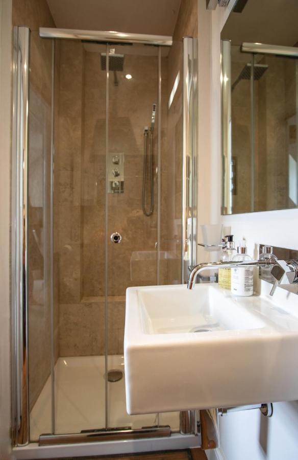 Deluxe Double Room with Shower