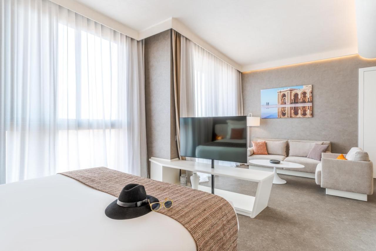CR Junior Suite Avenue (3 Adults)