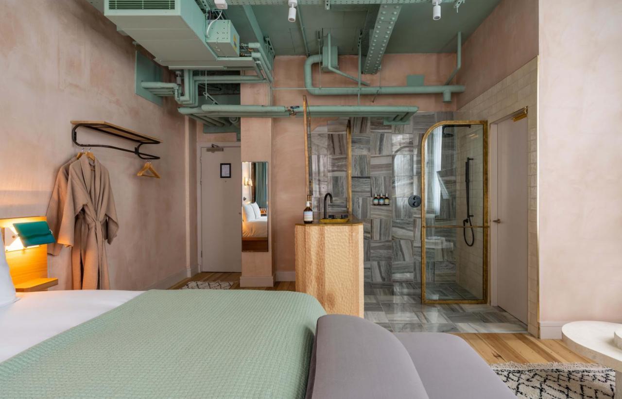 Signature Suite