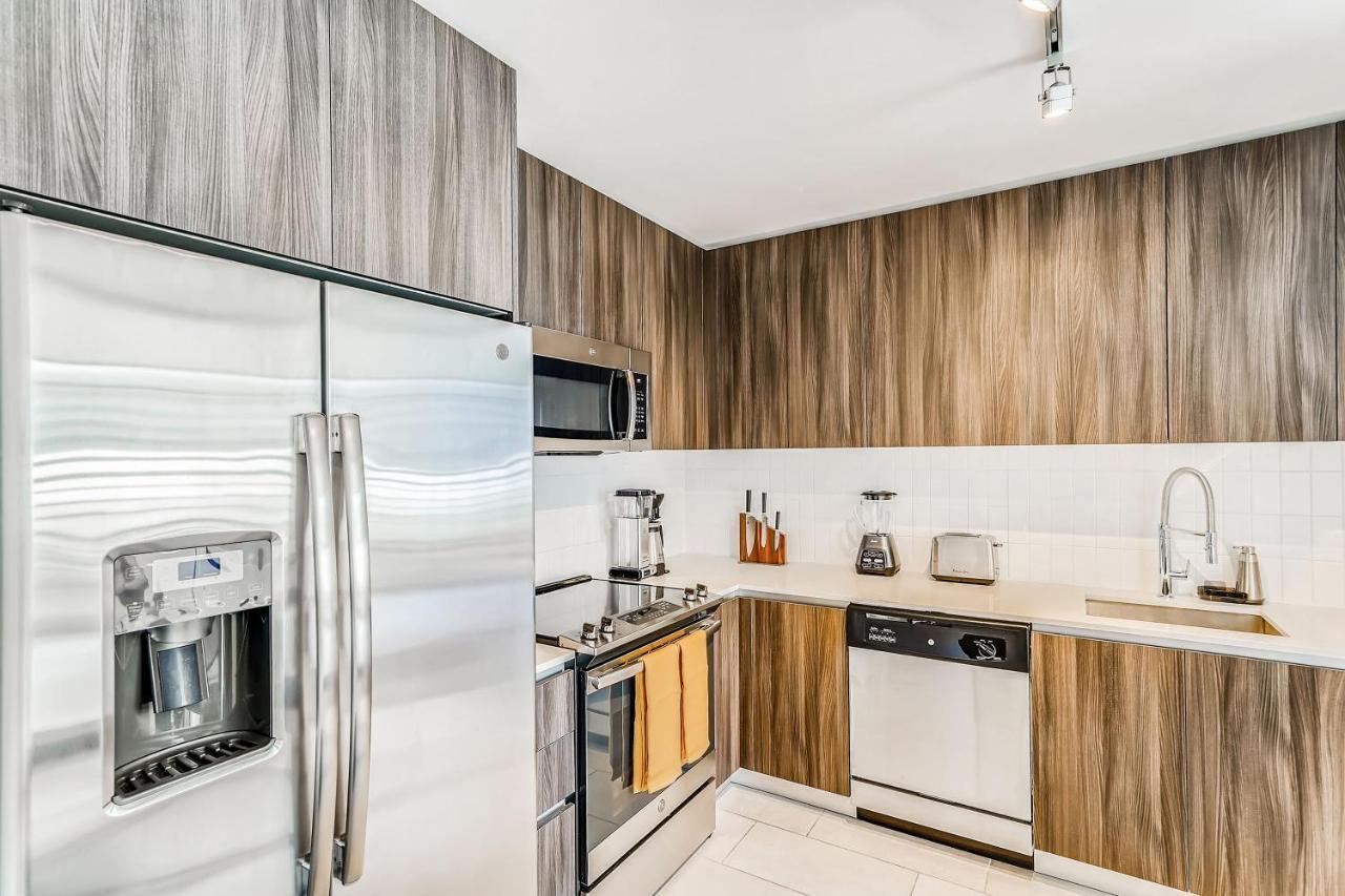 2 Bedroom Suite, 3 Queens