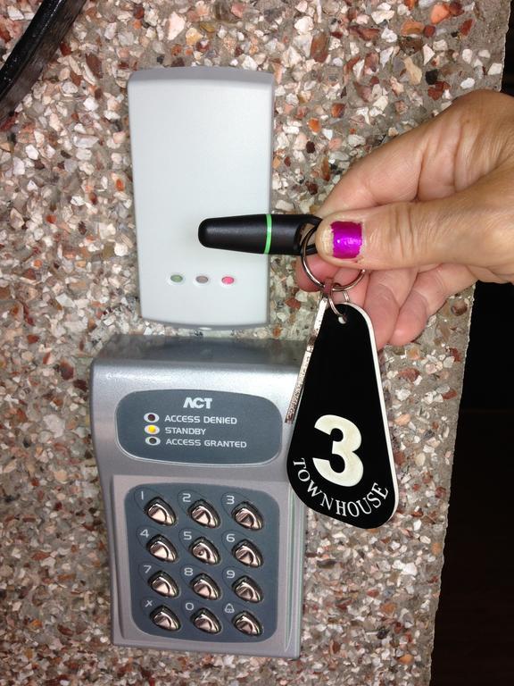 Family Room (2 Adults + 1 Child),250335097:JPEG