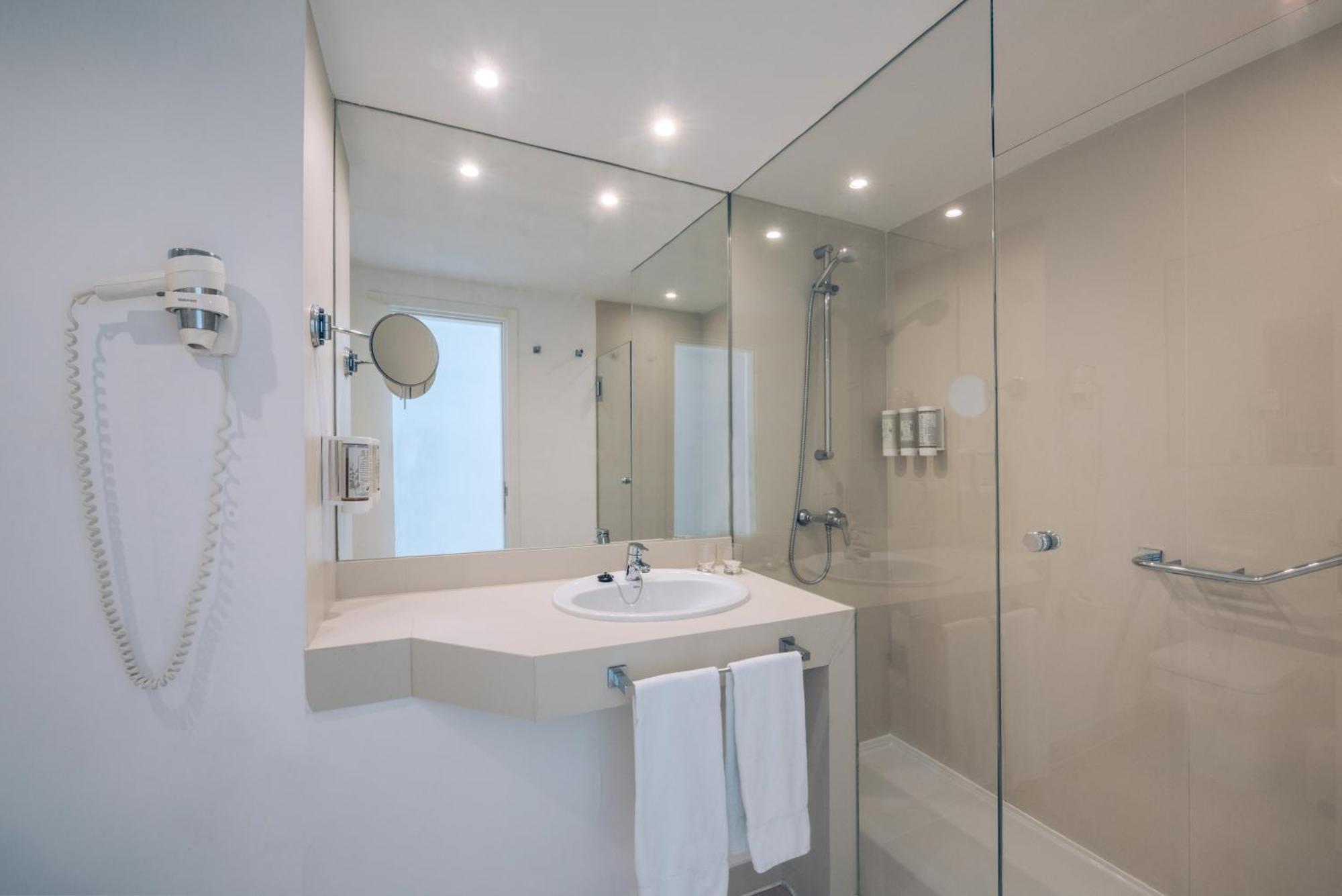 Twin Room with Side Sea View,1306896130:JPEG