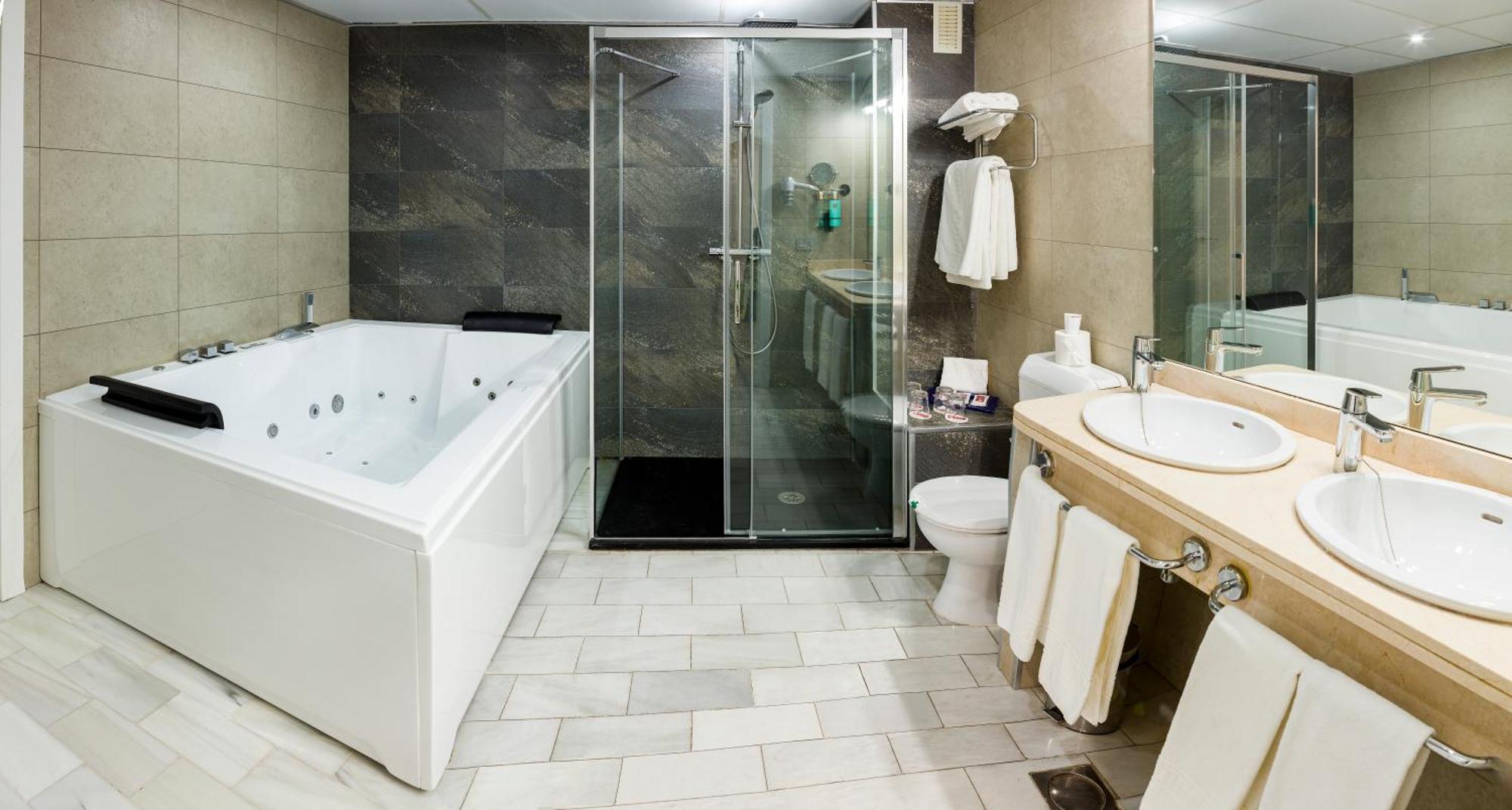 One-Bedroom Junior Suite