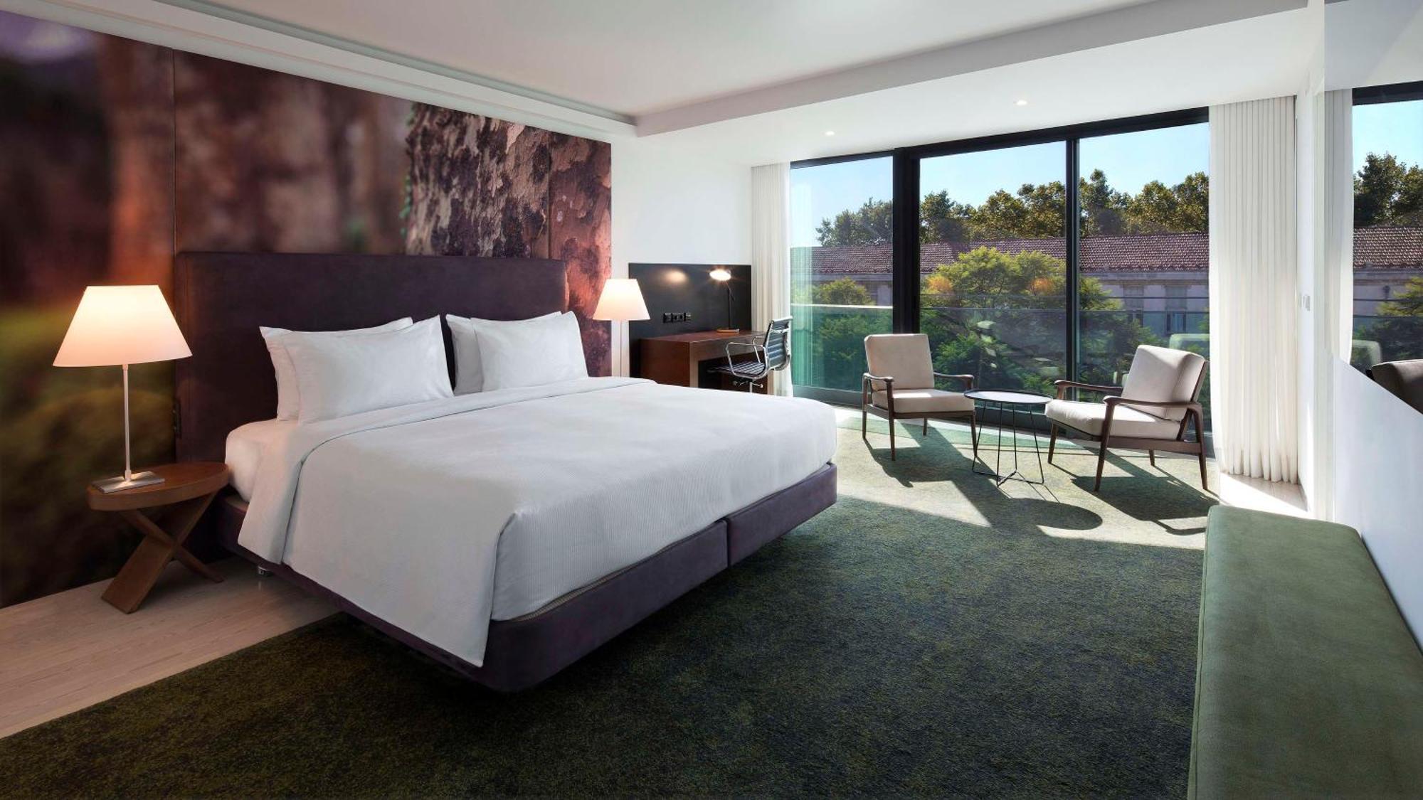 Deluxe King Room