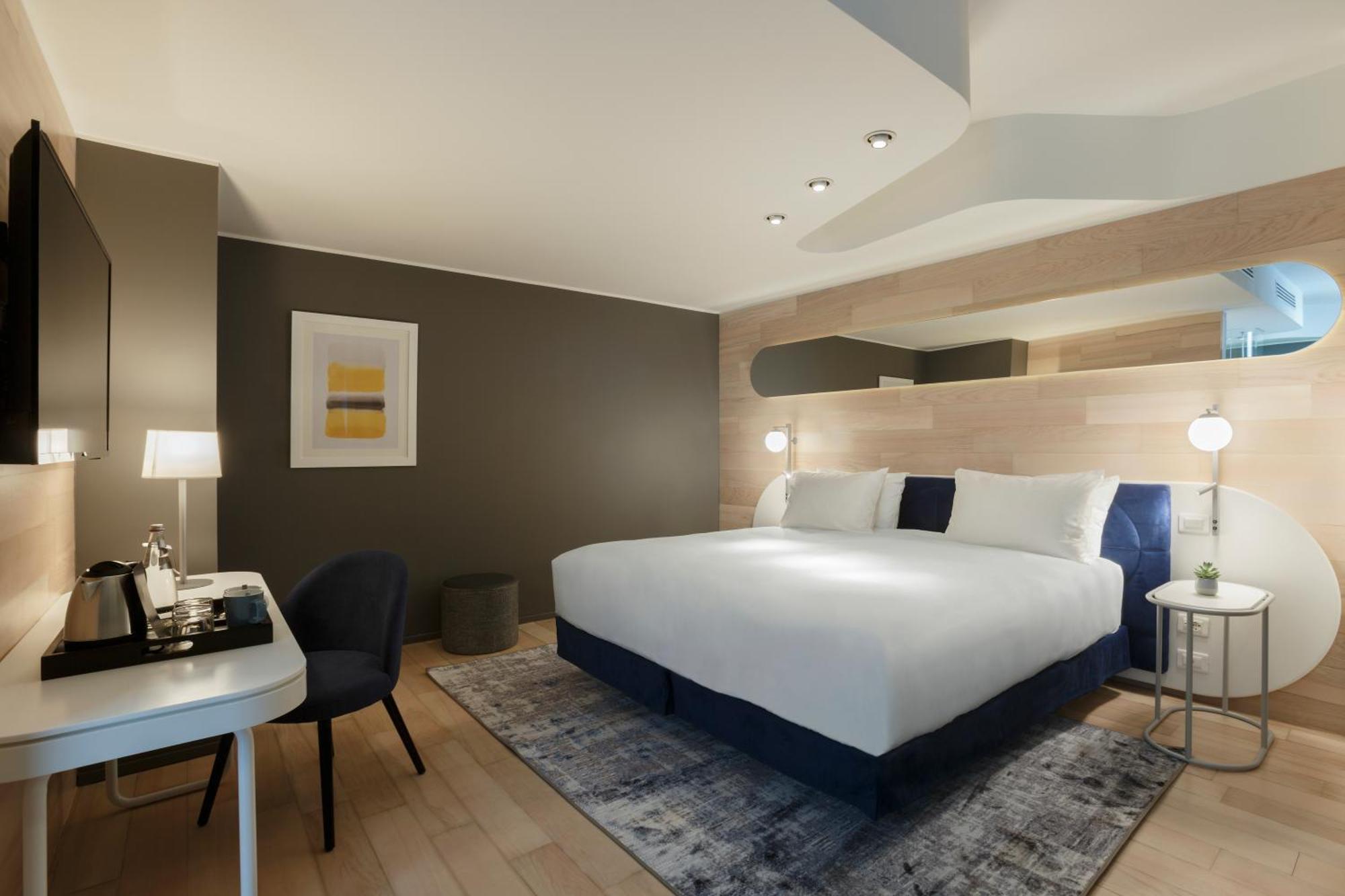 Premium King Room with City View