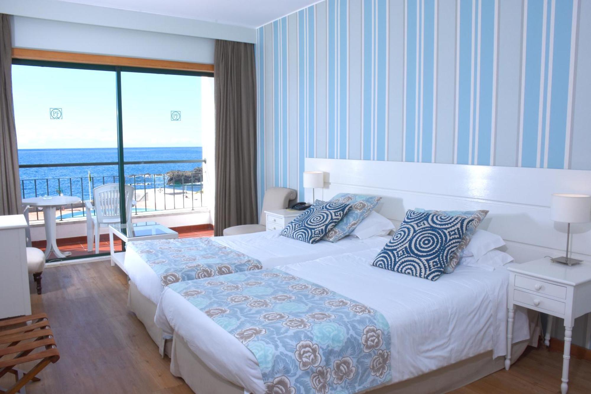 Double or Twin Room with Sea View