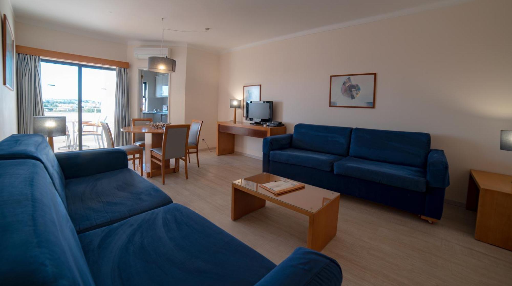 One-Bedroom Familly Suite