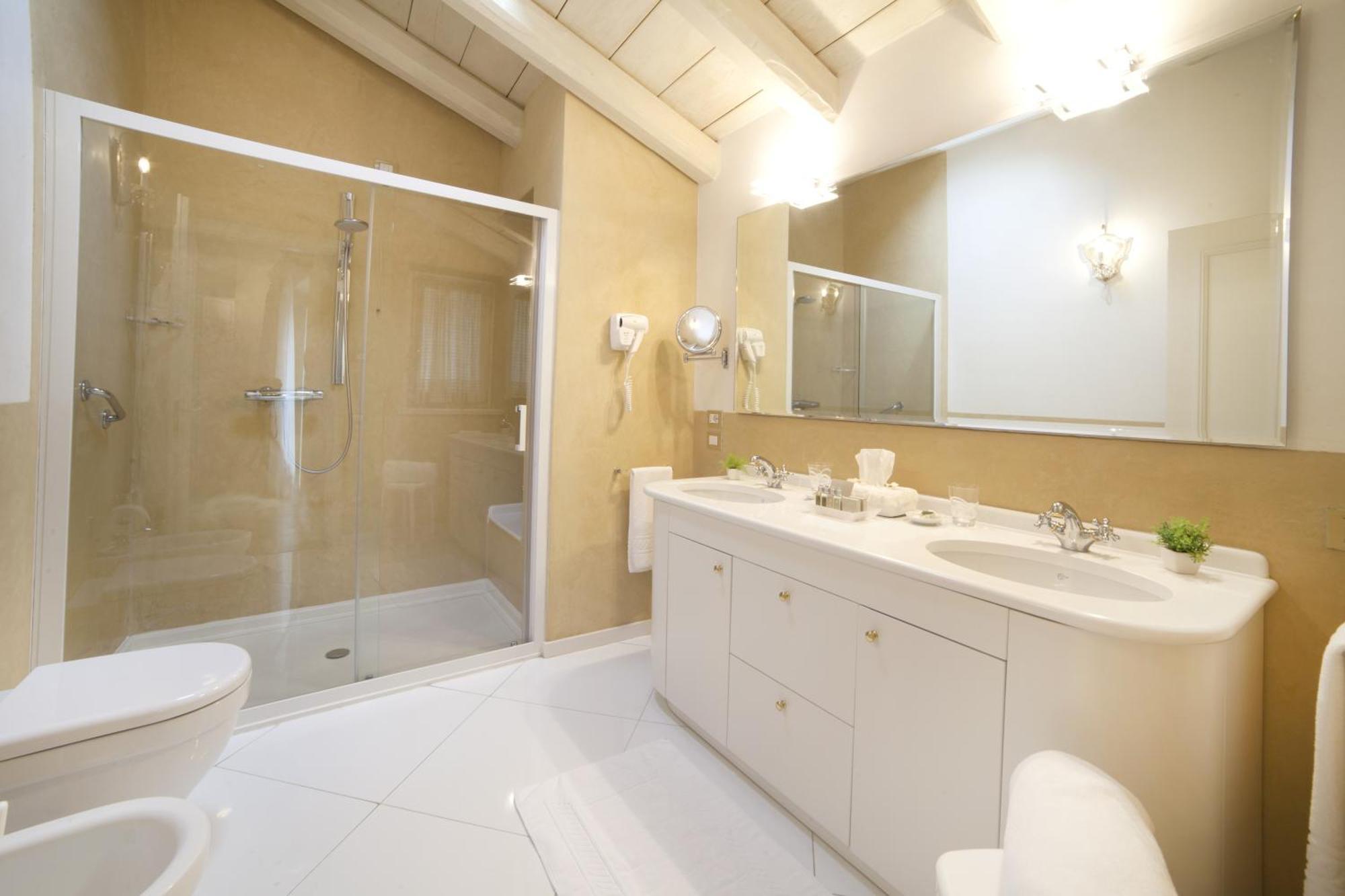 Large Double or Twin Room
