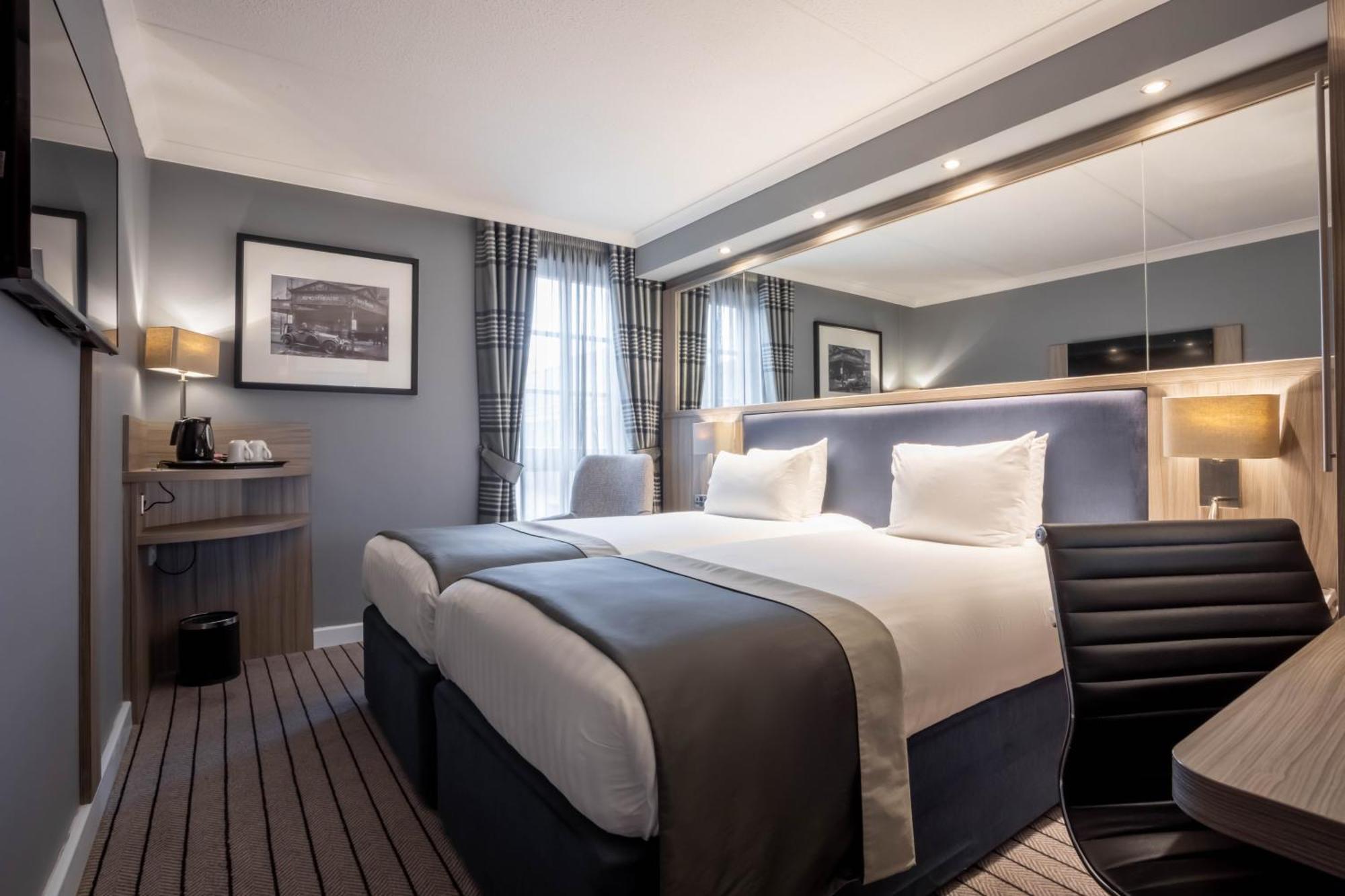 Standard Room with Two Single Beds