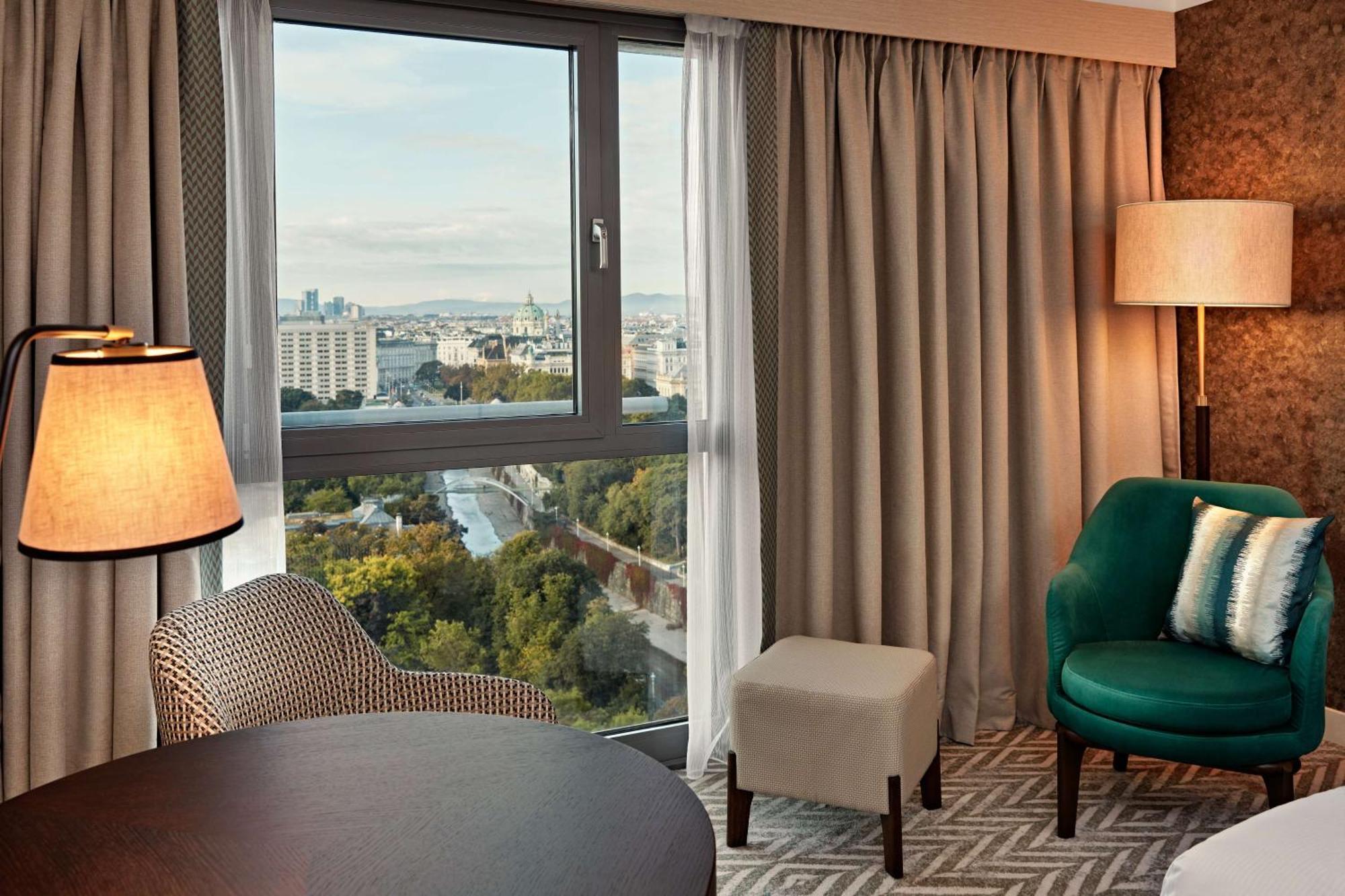 Corner King Room