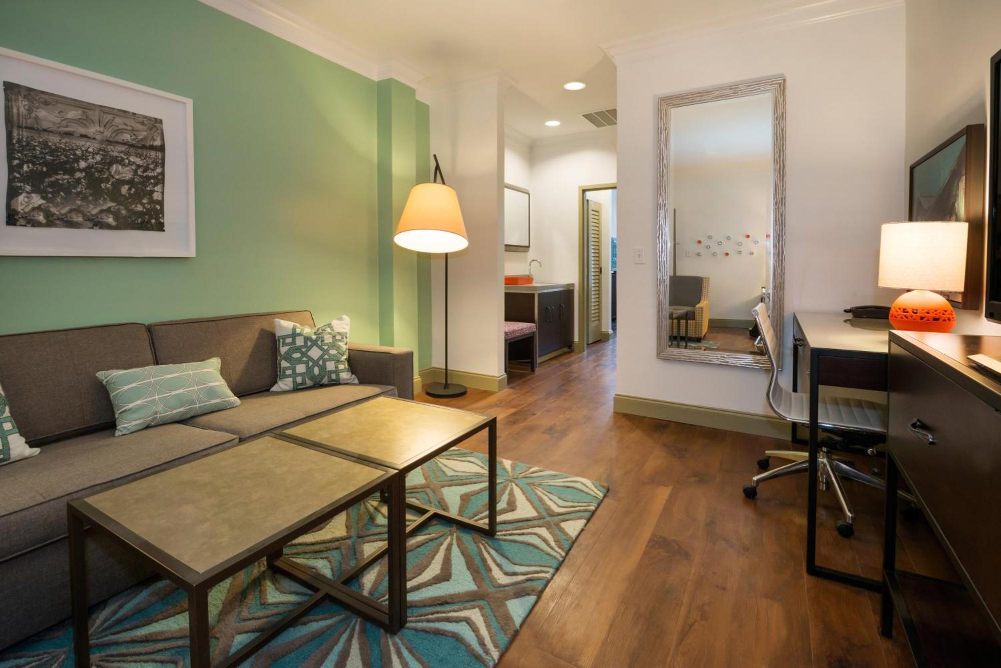 One-Bedroom Suite - Hearing Accessible with Roll-In Shower