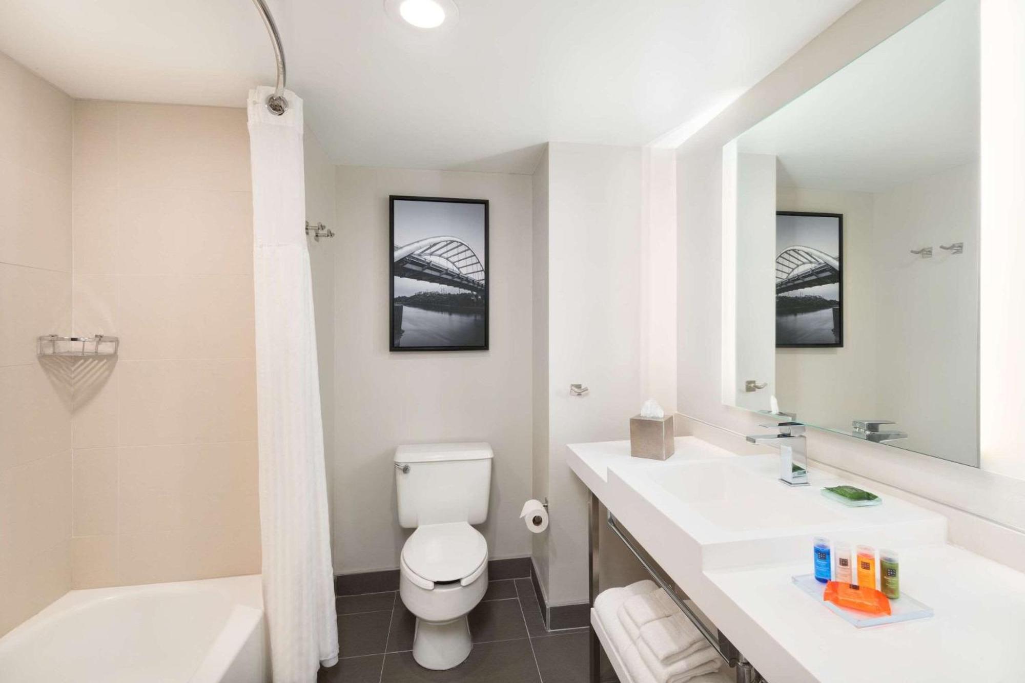One-Bedroom King Suite Non-Smoking