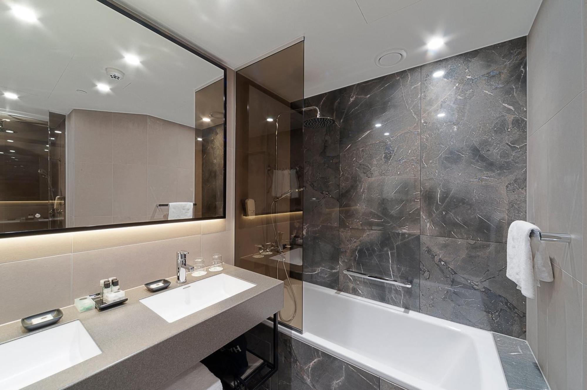 One-Bedroom King Suite with Living Area