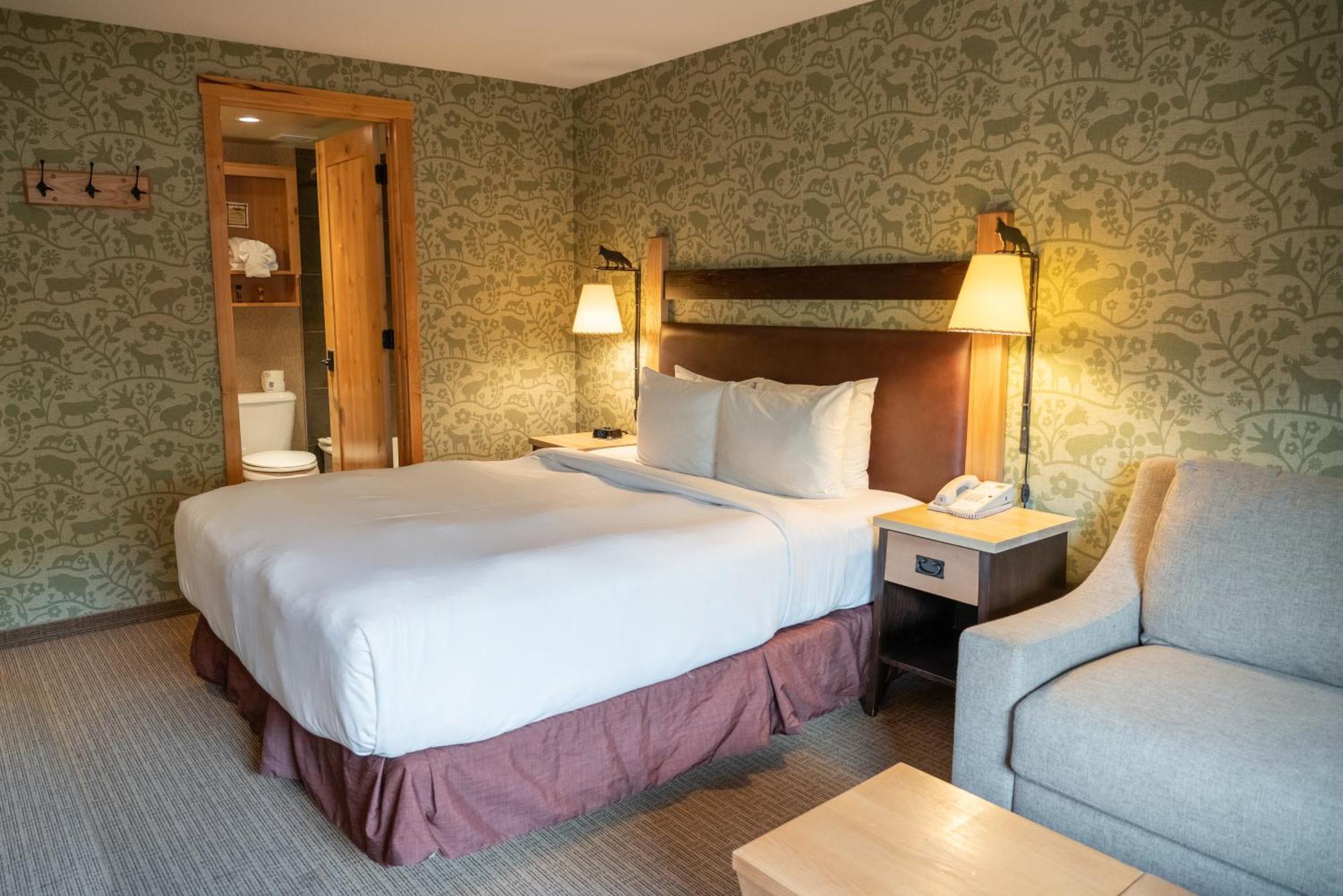 Queen Room,1277470630:JPEG