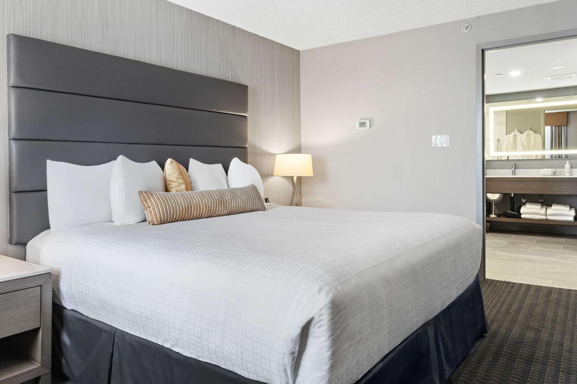 Two-Bedrooms King Suite