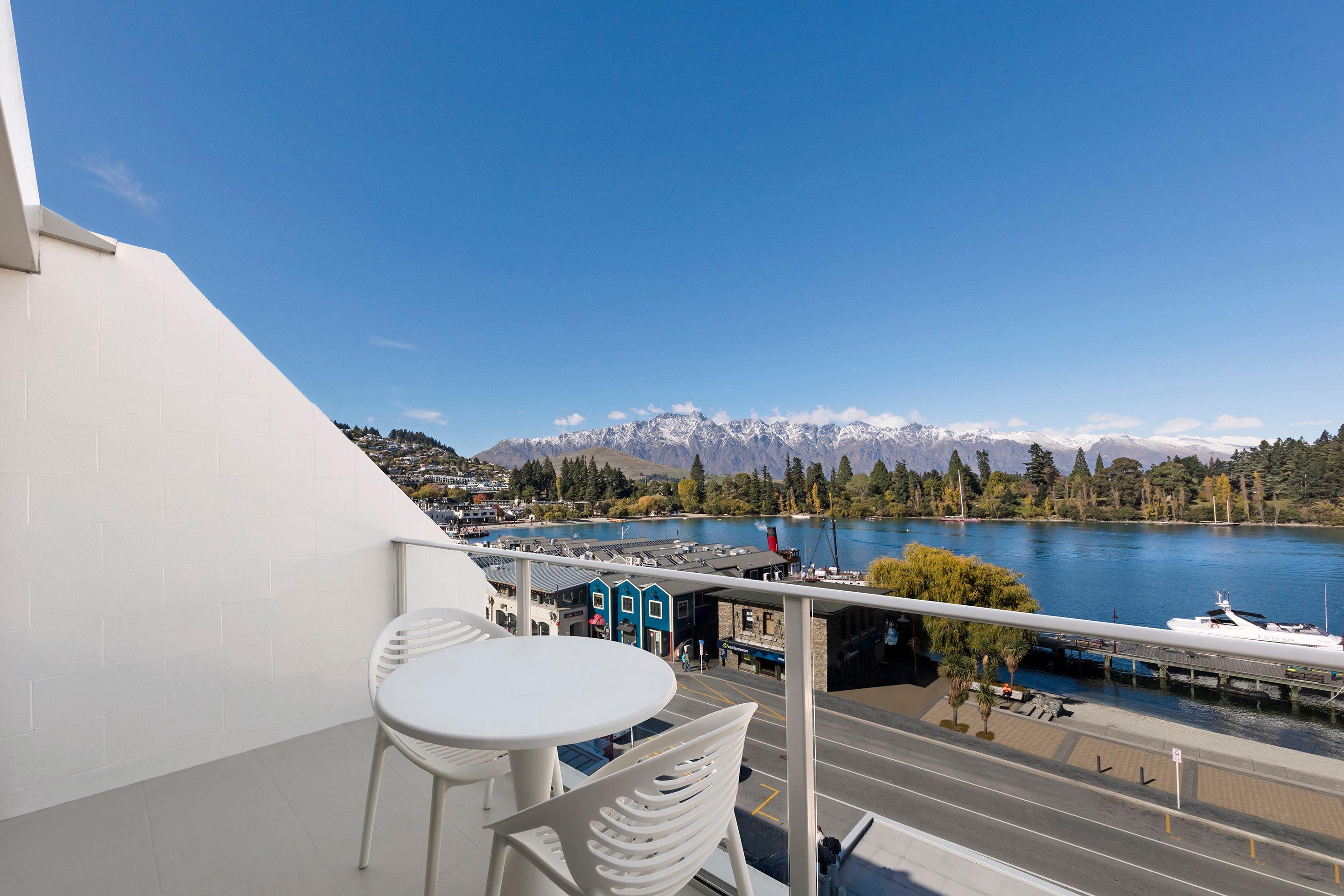 Lake View Twin with Balcony - 2 Queen beds