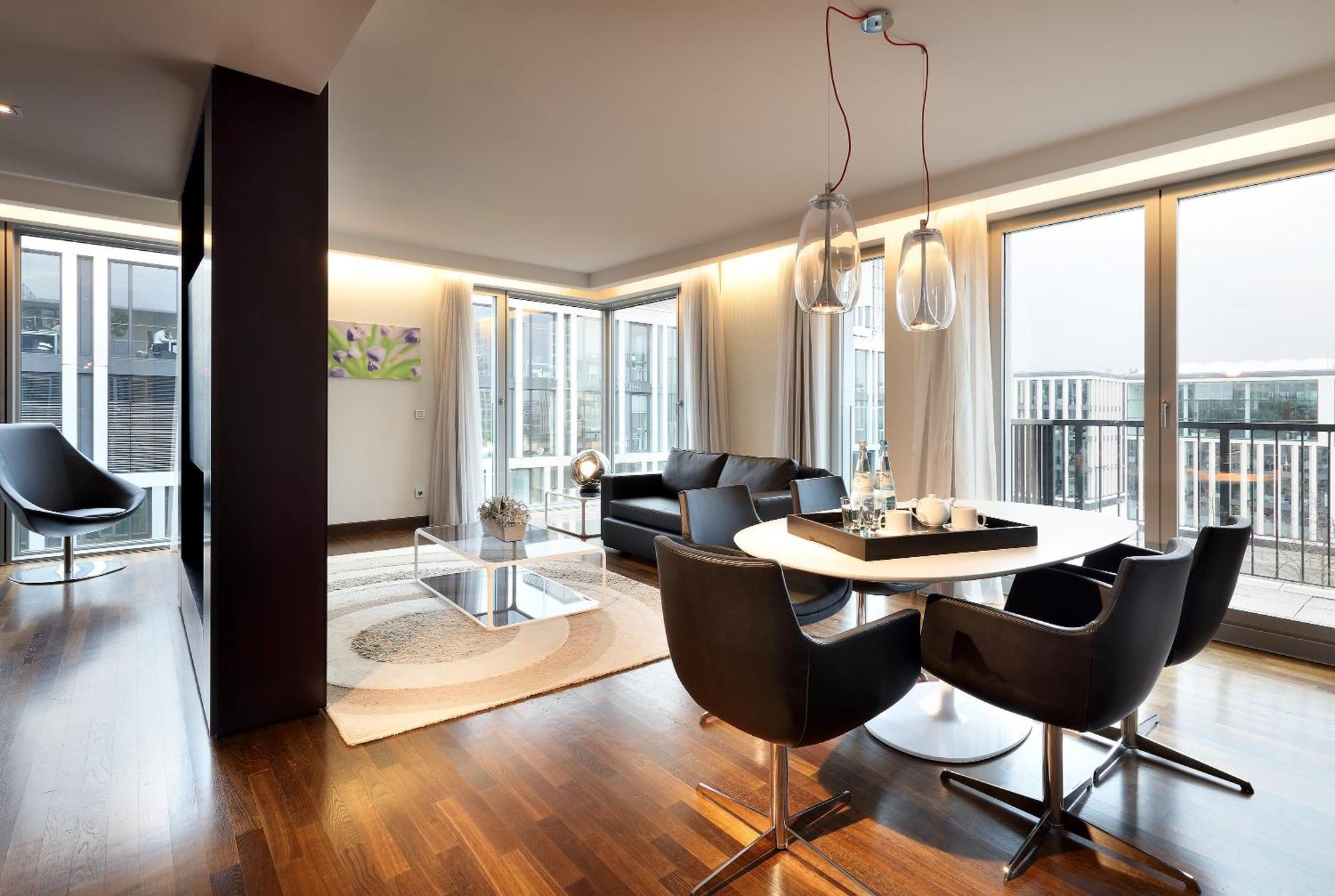 Family Room (3 Adults)