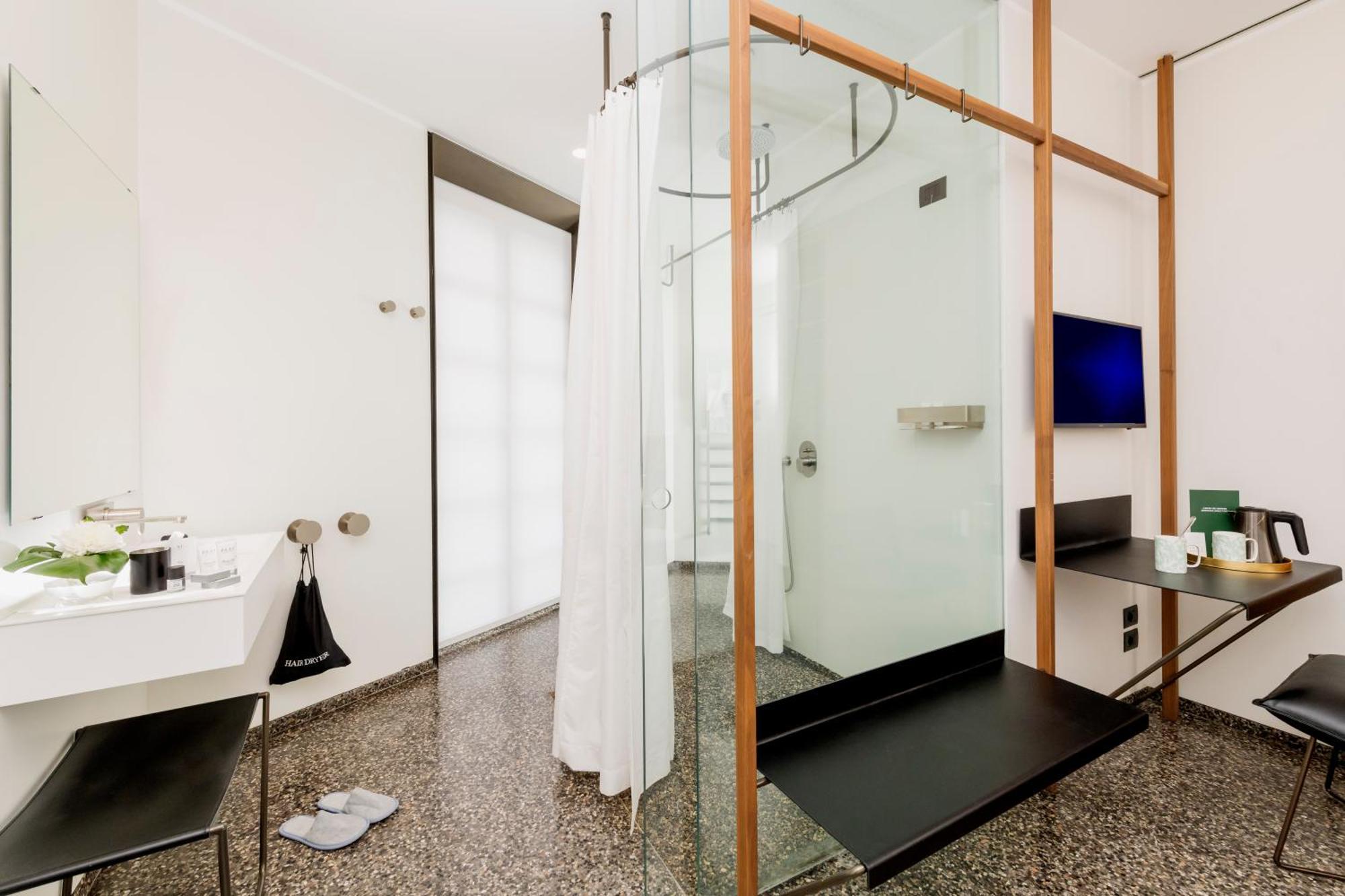 Deluxe Double or Twin Room with City View,974926756:JPEG
