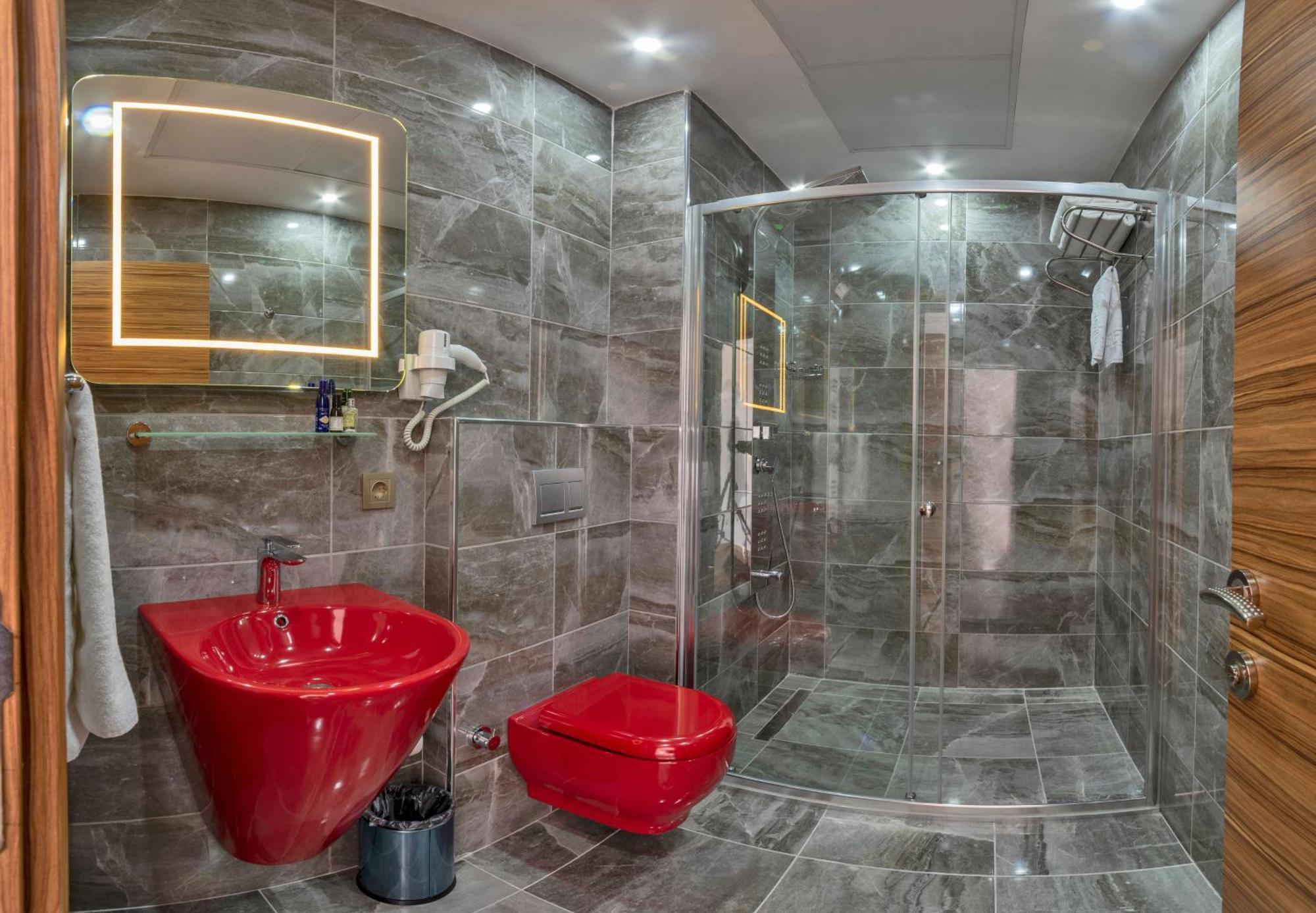 Deluxe Corner Double or Twin Room