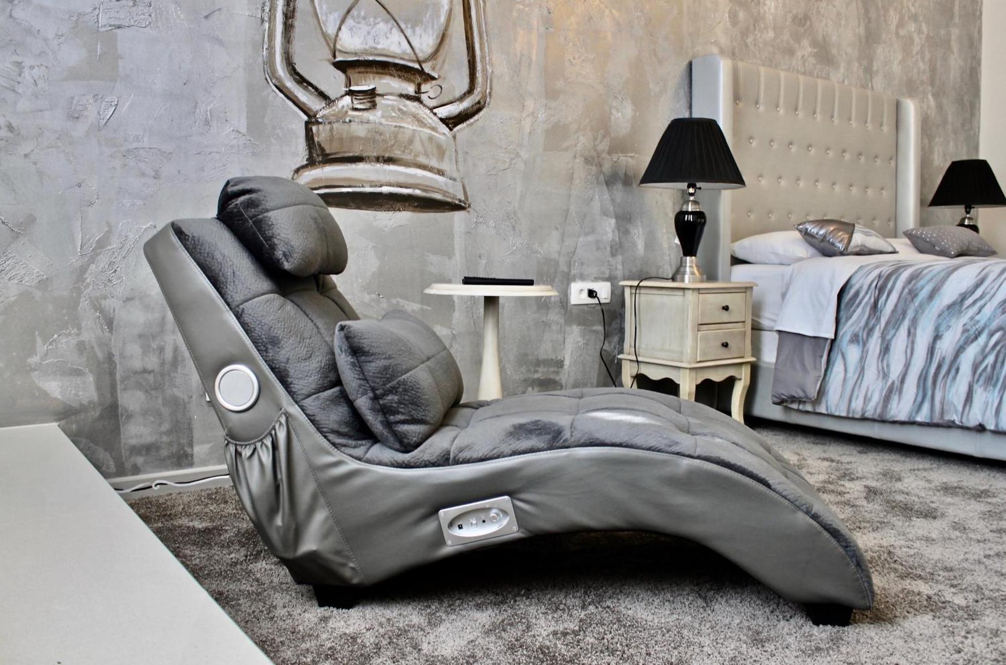 Luxurious Suite With Jacuzzi
