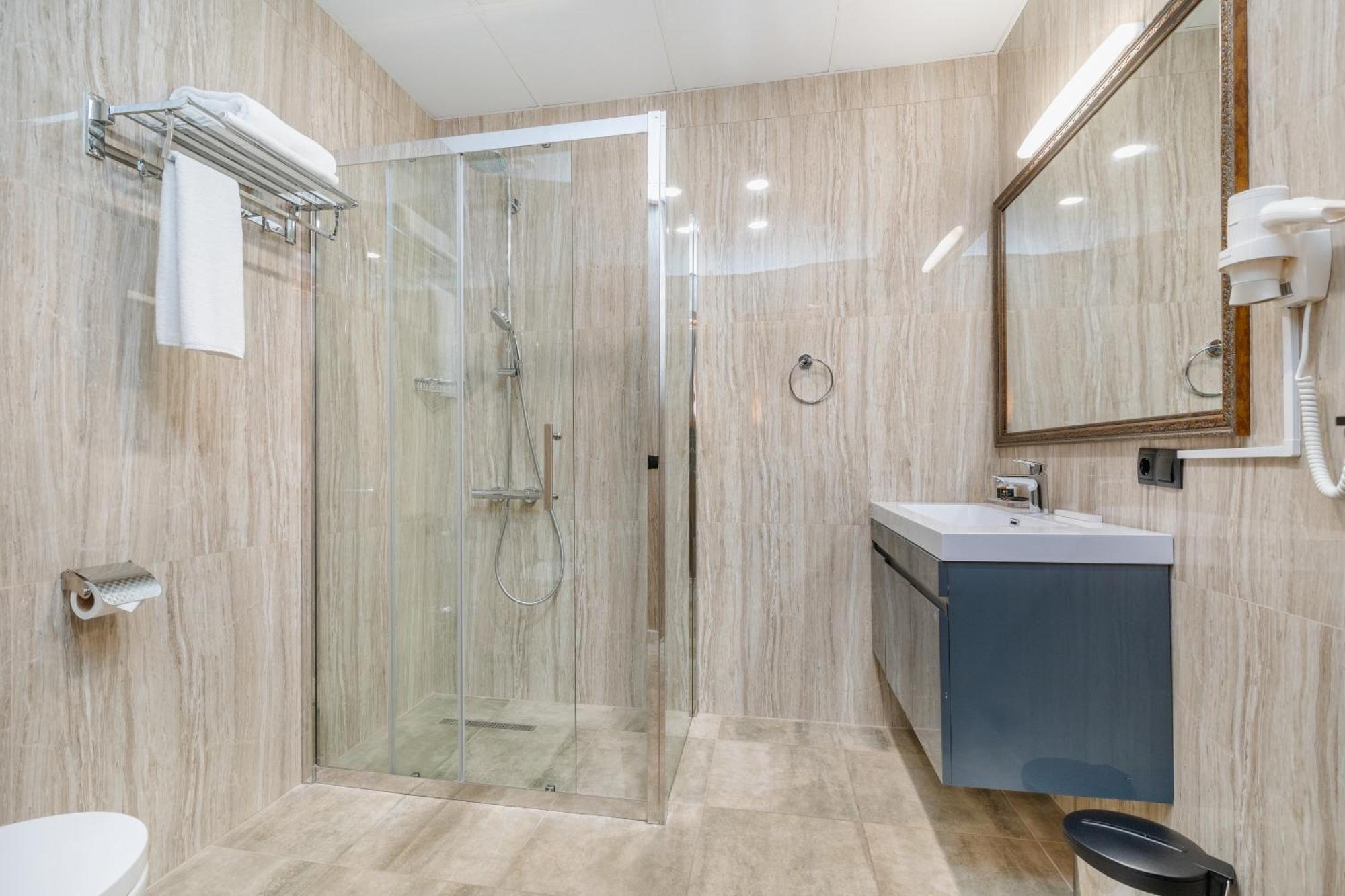 Barnov King Suite with Sofa Bed and Balcony - Street View,1283927557:JPEG