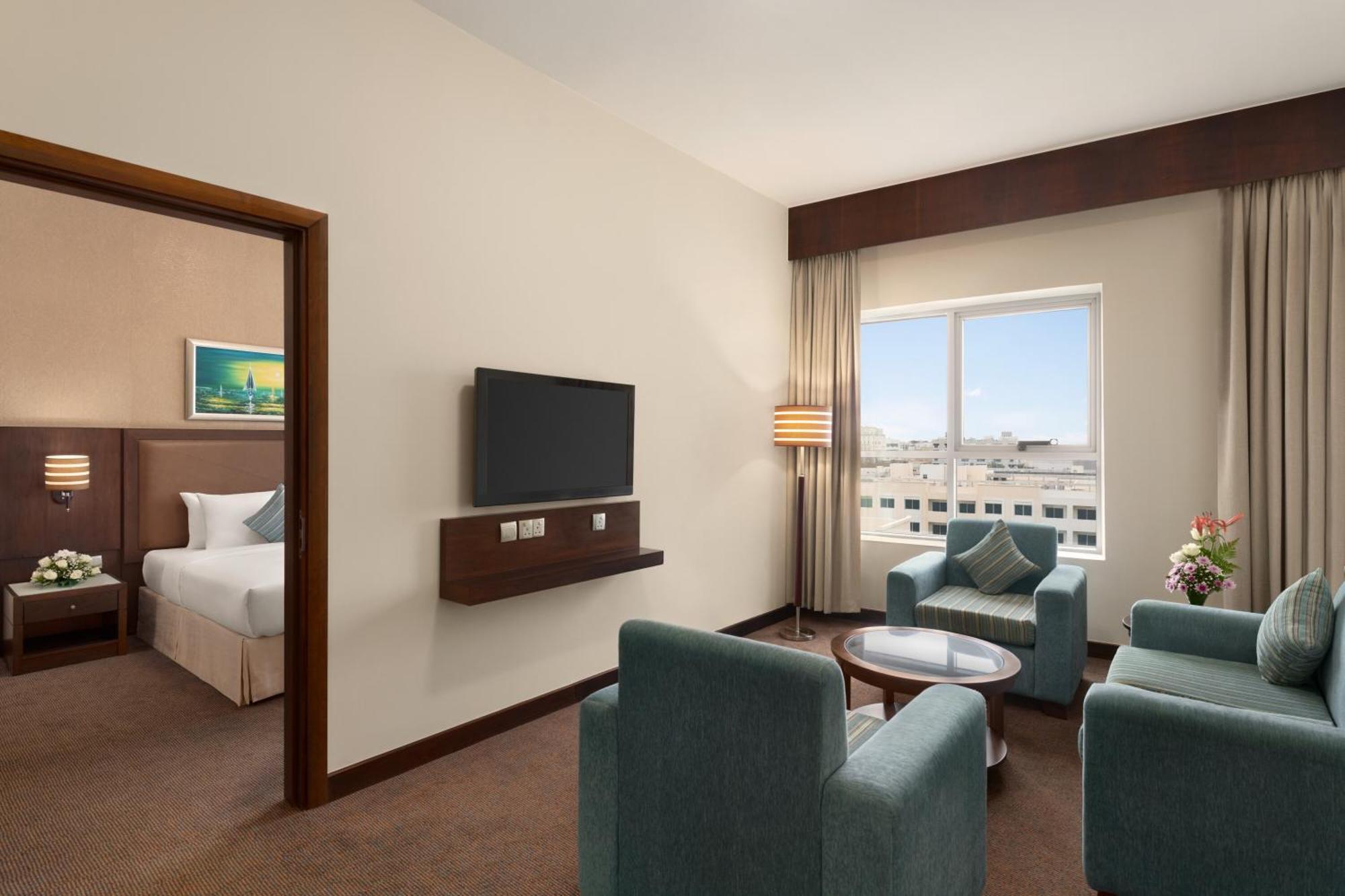 One-Bedroom King Suite - Non-Smoking, 20% off F&B
