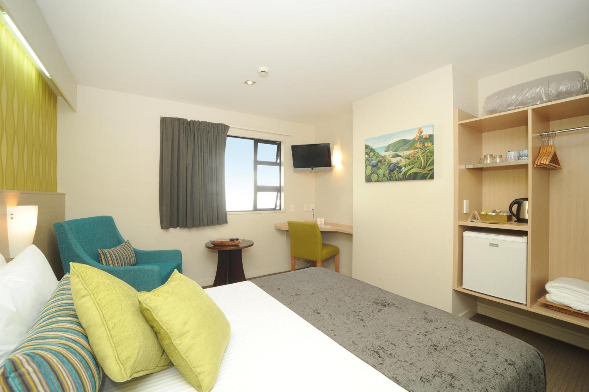 Standard Queen Room - Non Smoking,1605381843:JPEG