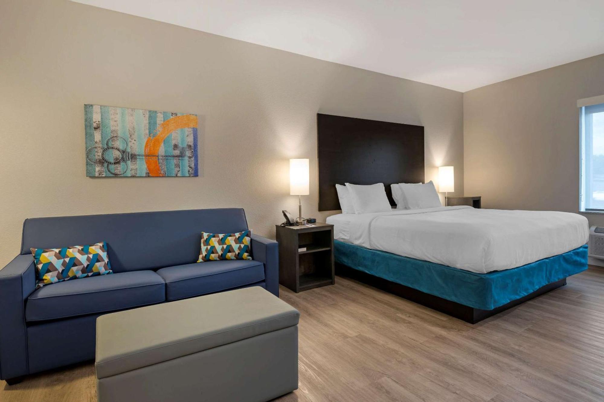 King Room with Sofabed - Accessible/Non Smoking