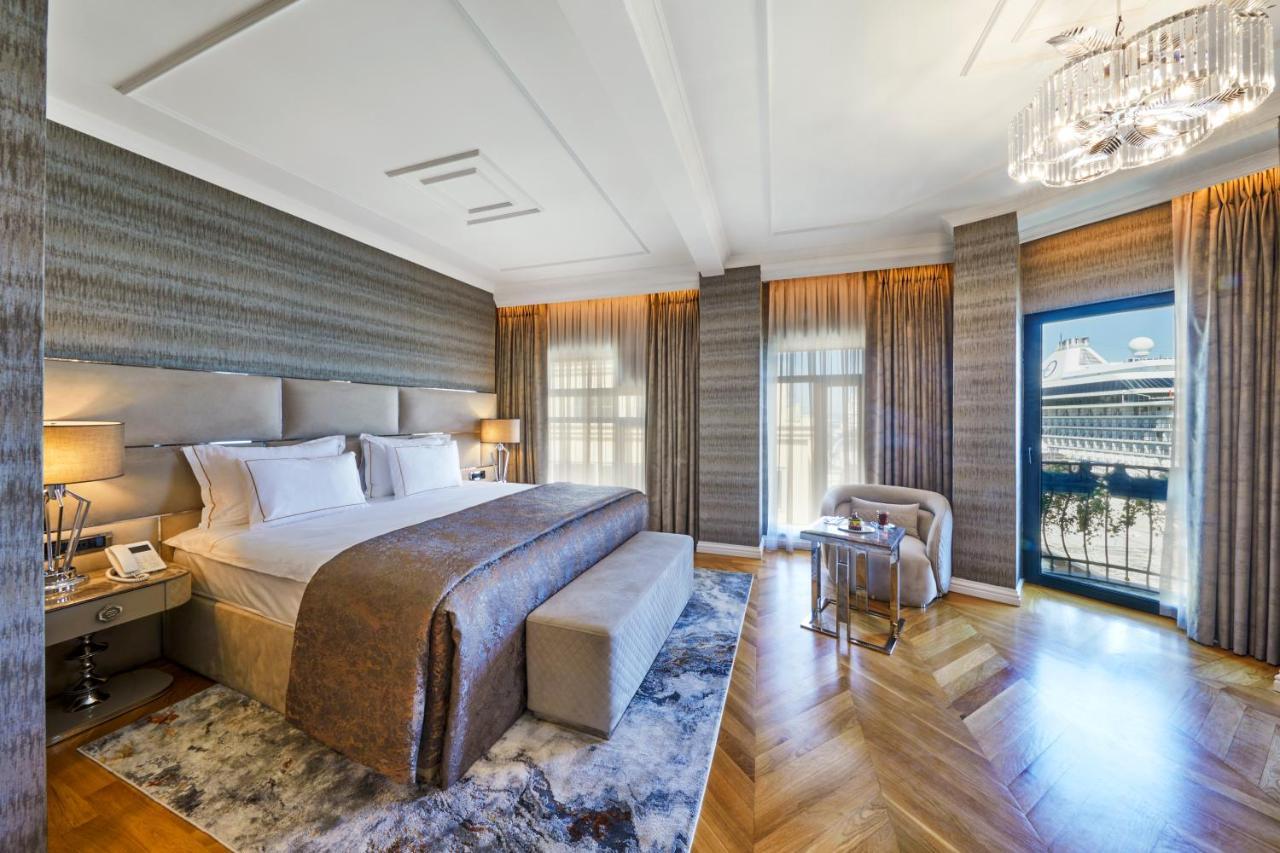 Corner Suite with Sea View