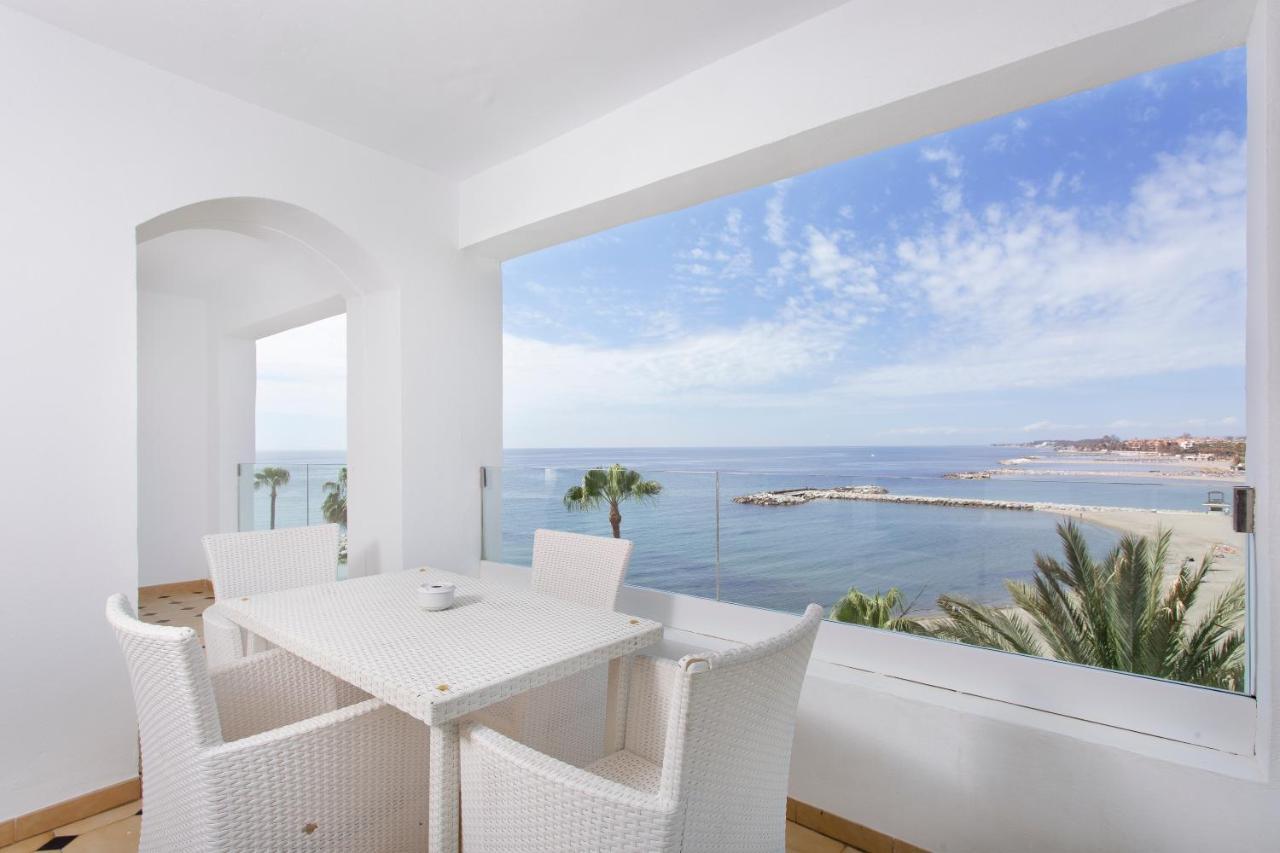 Deluxe Three-Bedroom Apartment with Sea View