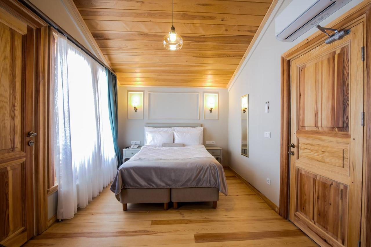 Deluxe Double Room with Balcony,1296911905:JPEG