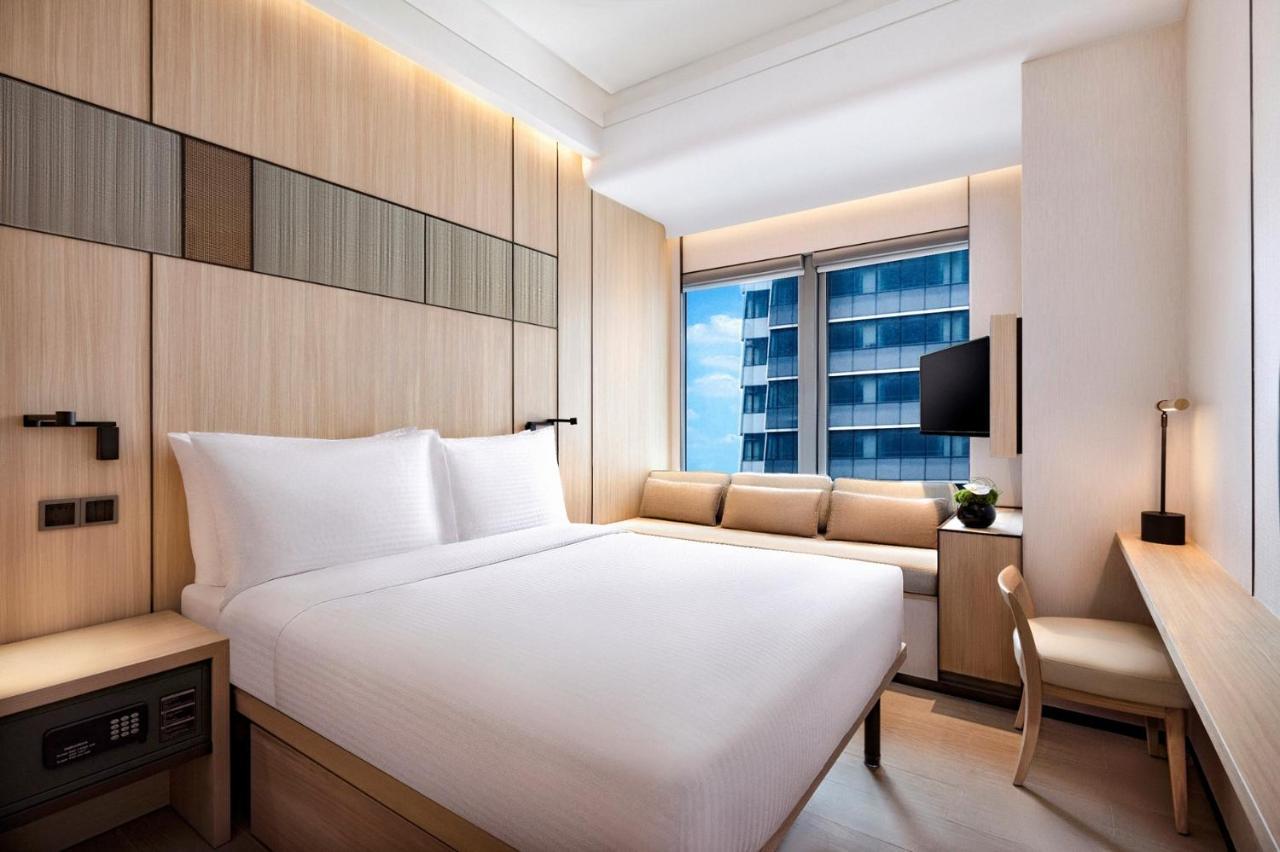 Deluxe High Floor King Room