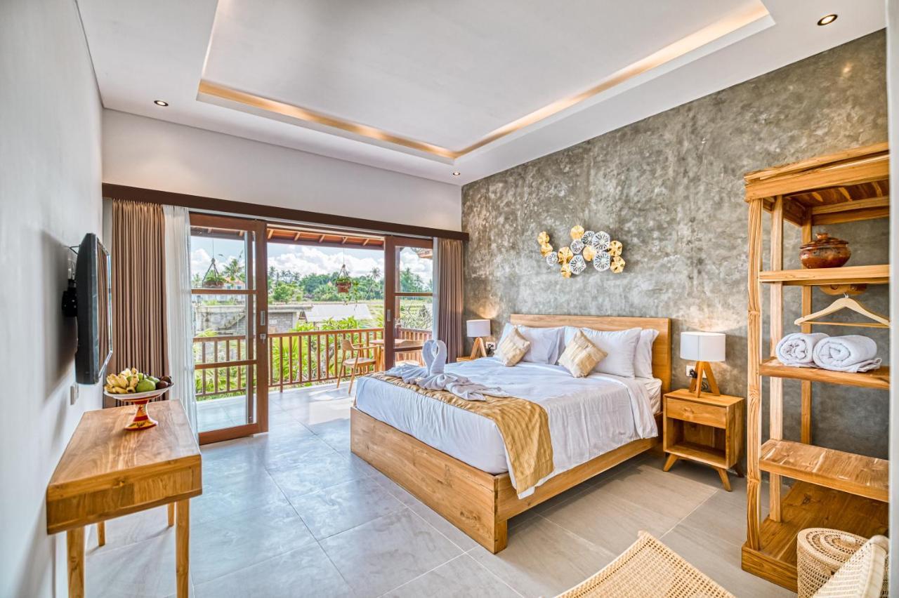 Suite with Balcony and Garden View