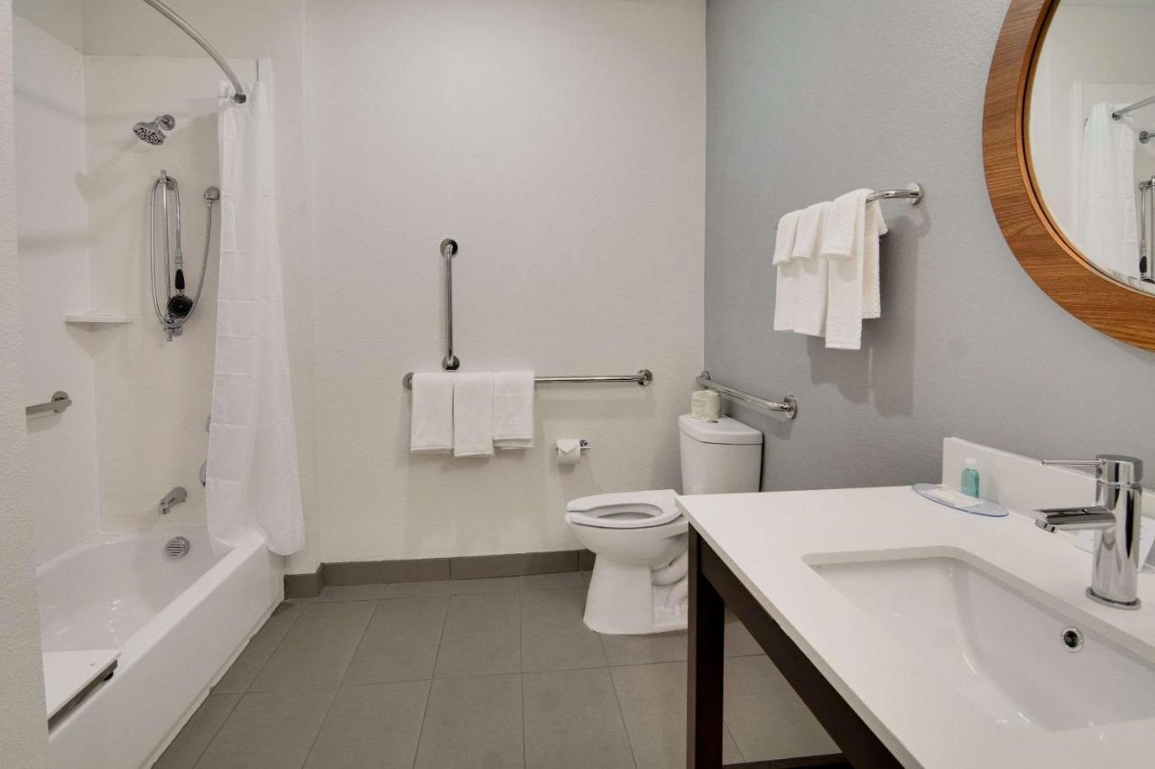 Queen Room with Two Queen Beds - Disability Access