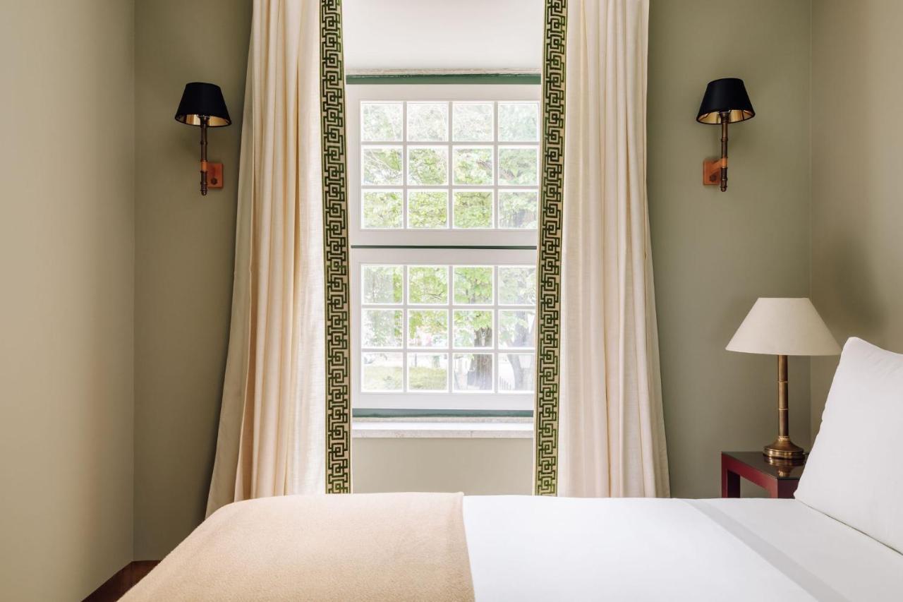 Mini Deluxe Room