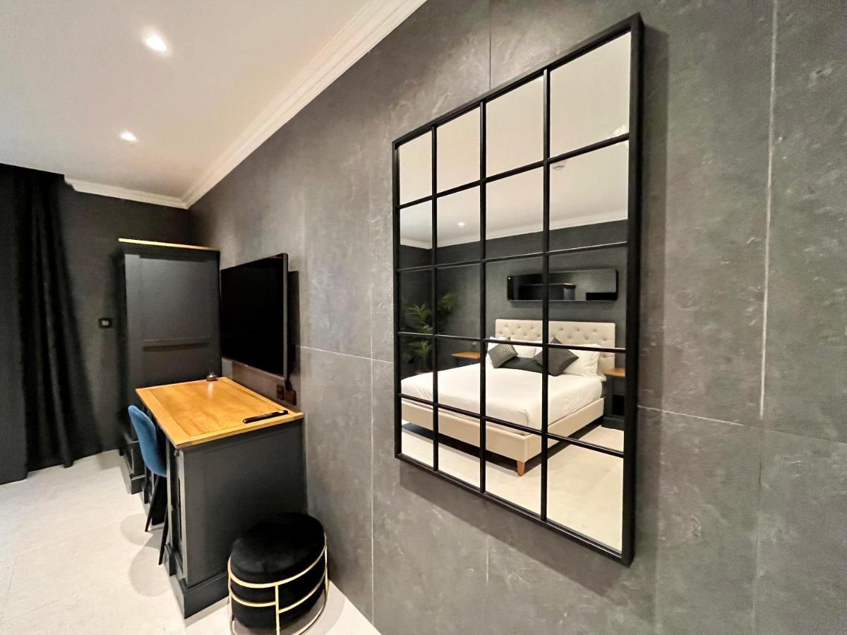 Deluxe King Studio