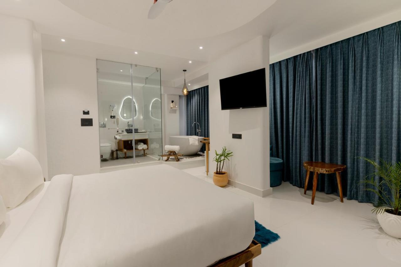 Superior Room with Bathtub