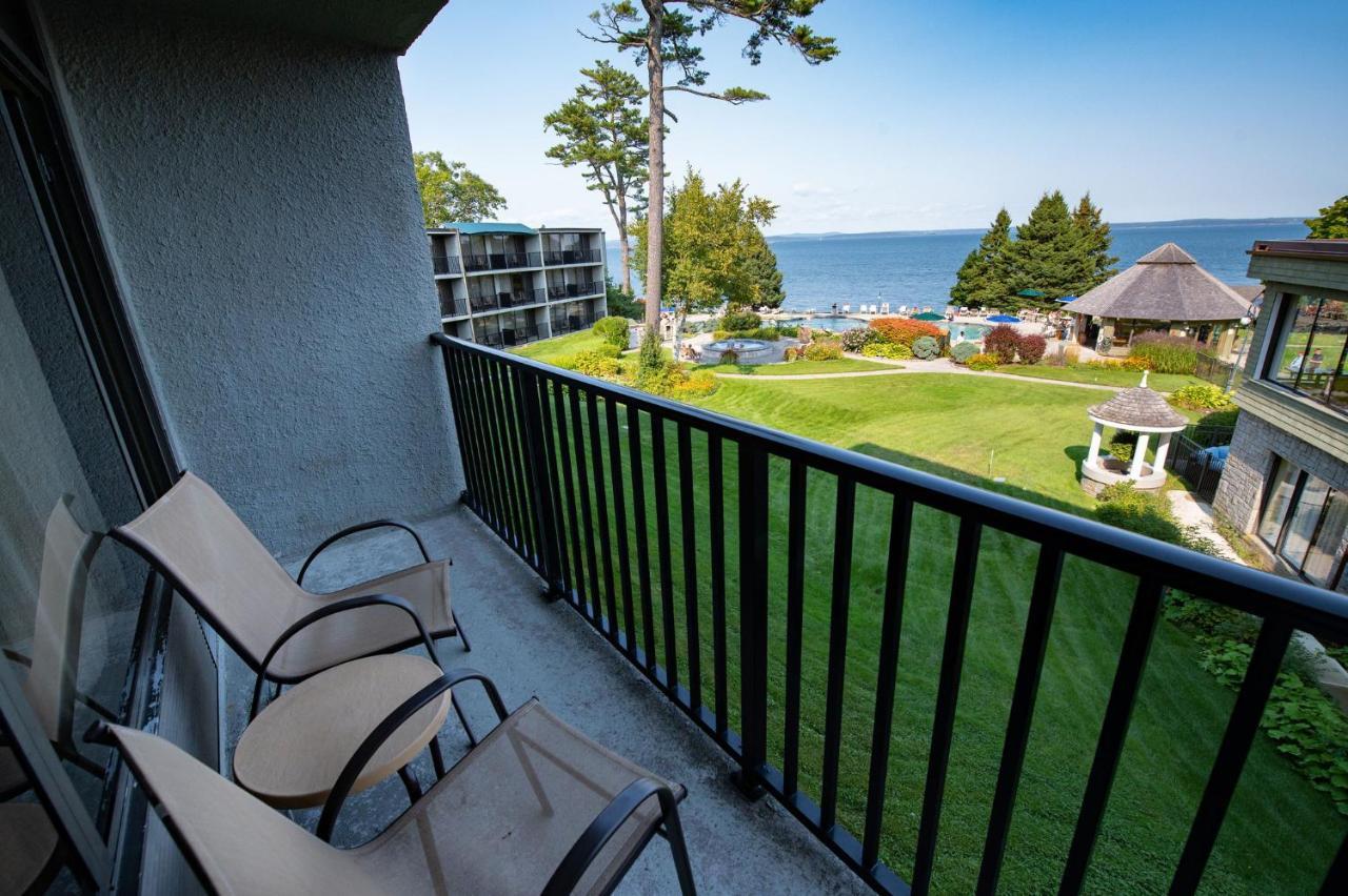 Oceanfront Premium King Room with Single Sofa Bed