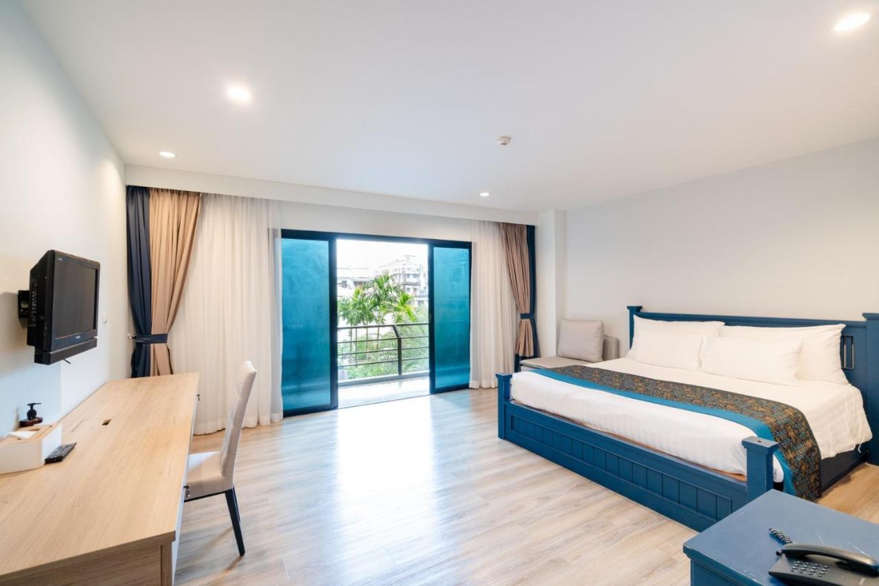 Grand Deluxe Double Bed with Pool View + Free Coworking Space