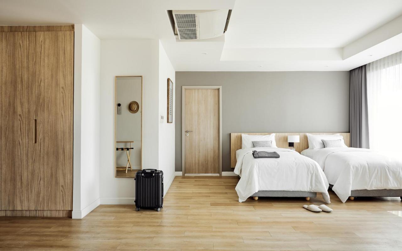 Family Room,1322493157:JPEG