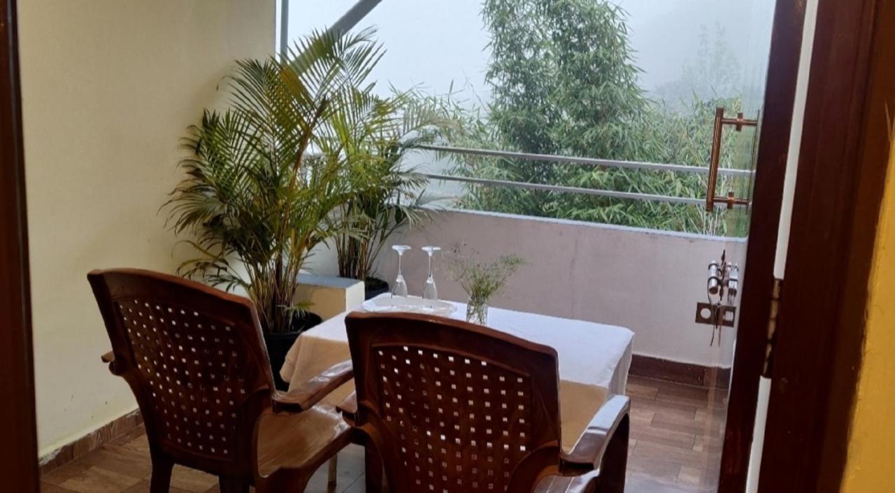 Double or Twin Room with Mountain View