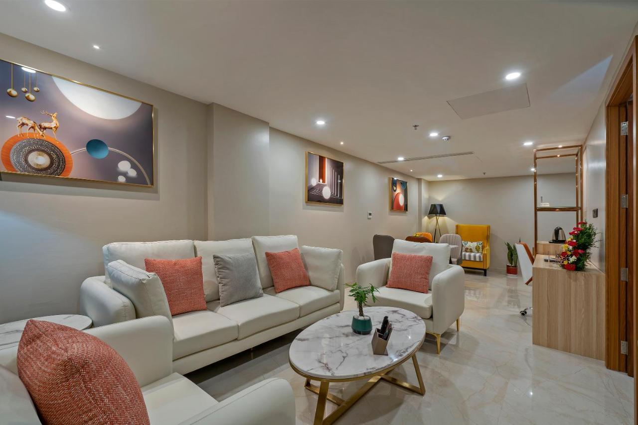 Deluxe King Suite