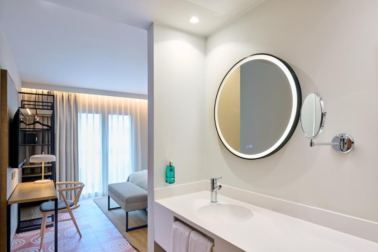 Double Room with Puerta Real View